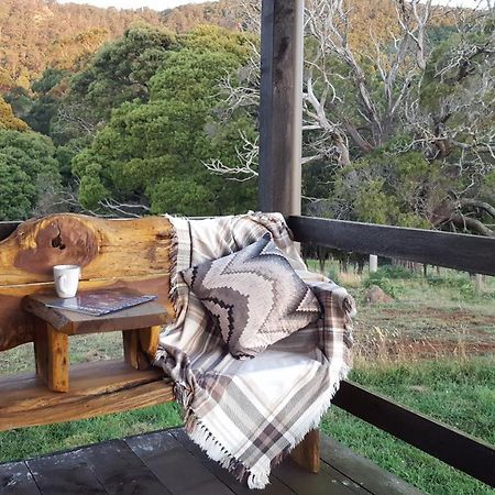 Rustic Hut Bush Retreat Bed & Breakfast Penguin Ngoại thất bức ảnh