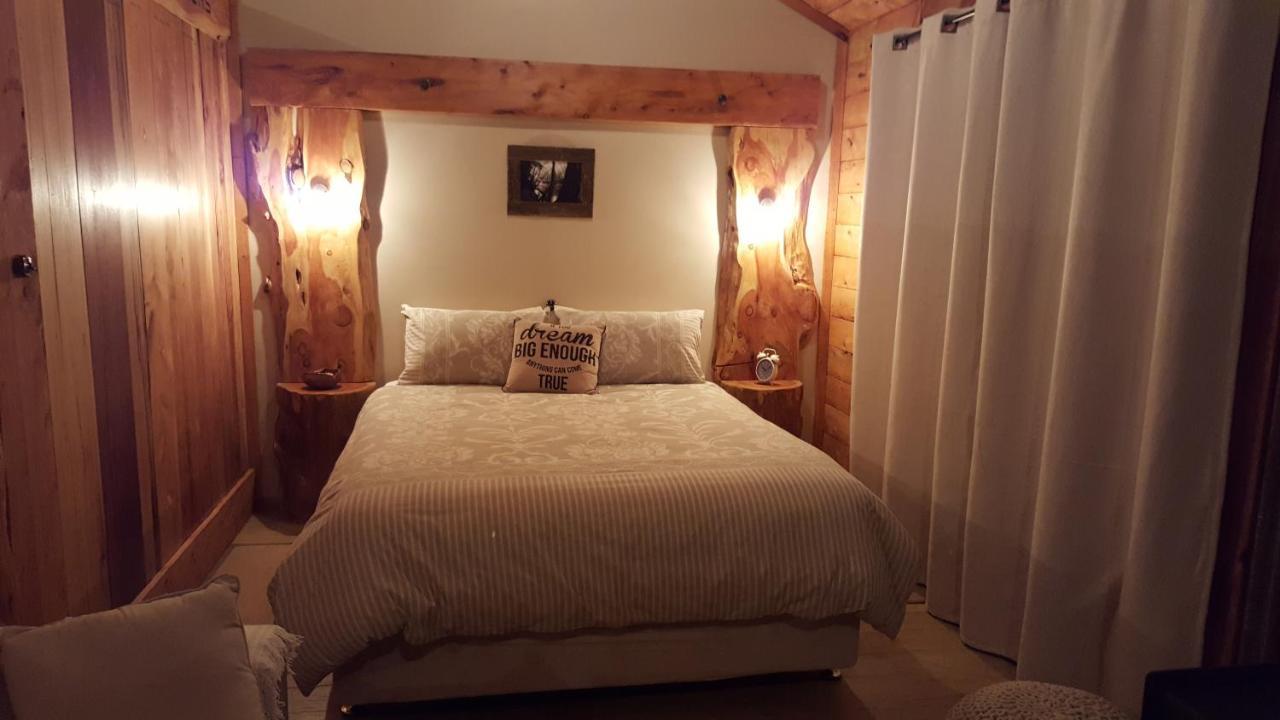 Rustic Hut Bush Retreat Bed & Breakfast Penguin Ngoại thất bức ảnh