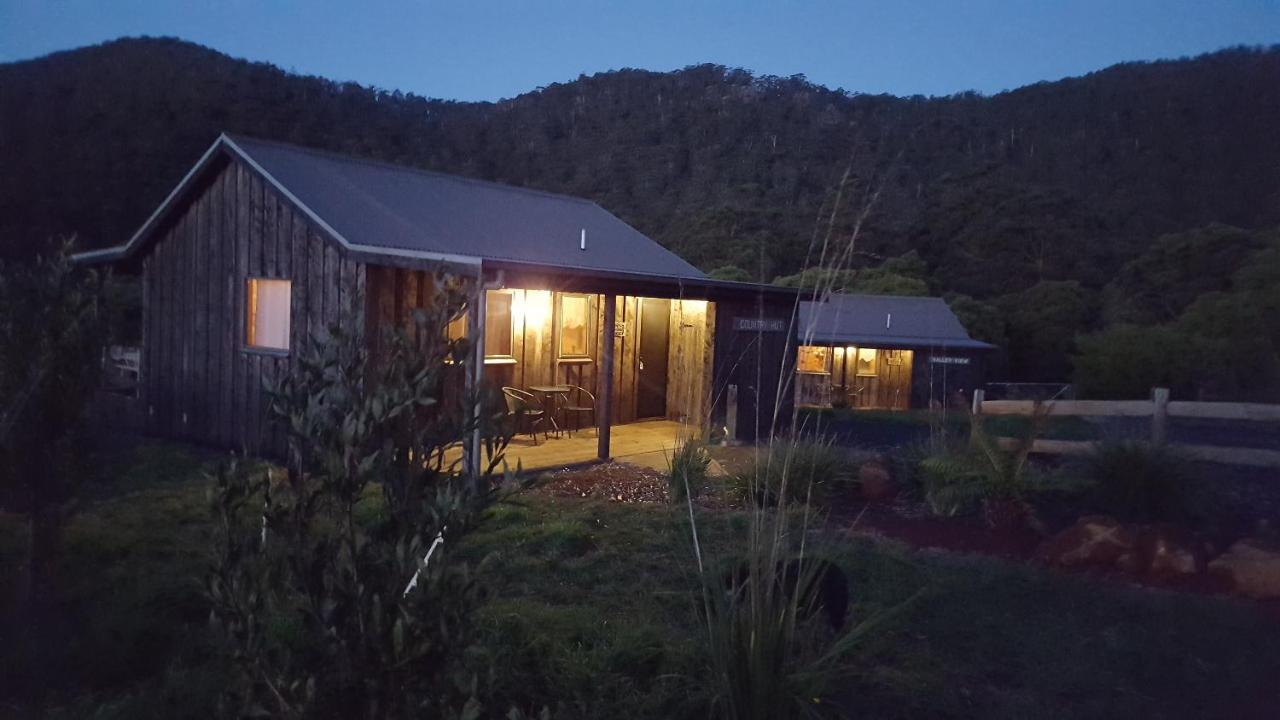 Rustic Hut Bush Retreat Bed & Breakfast Penguin Ngoại thất bức ảnh