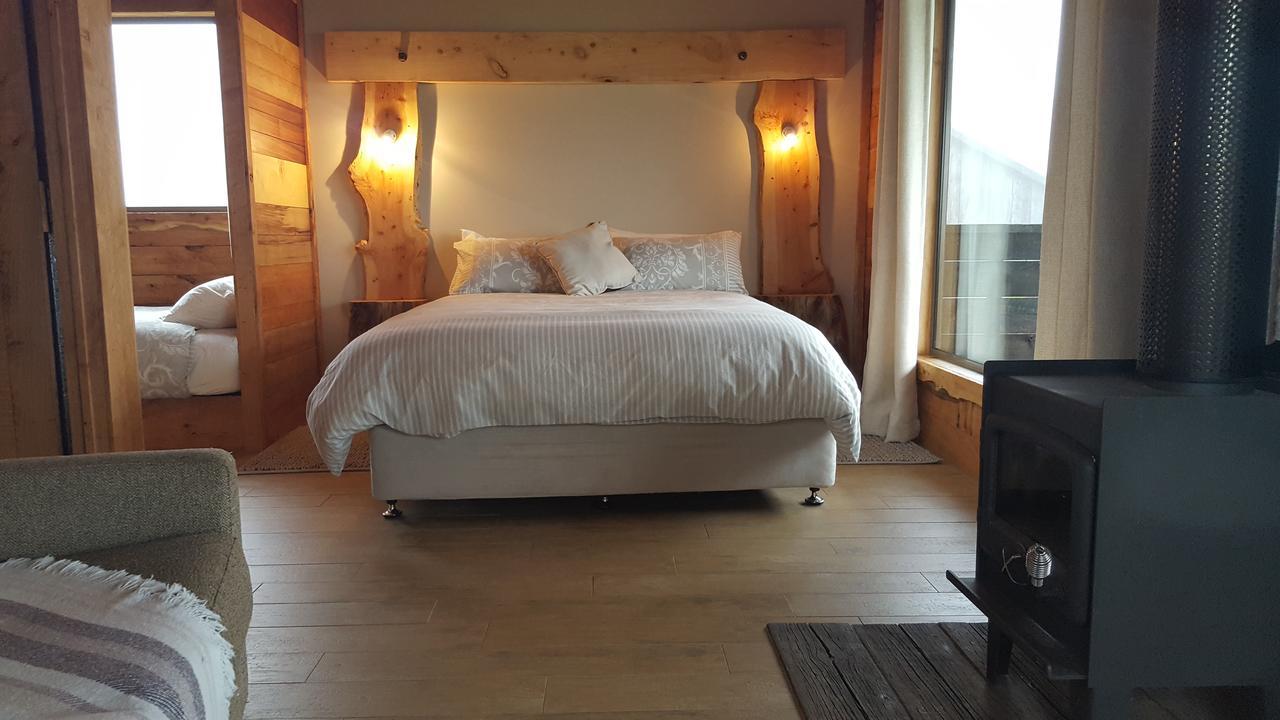 Rustic Hut Bush Retreat Bed & Breakfast Penguin Ngoại thất bức ảnh