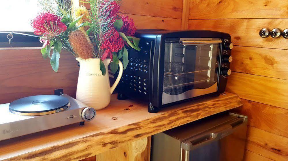 Rustic Hut Bush Retreat Bed & Breakfast Penguin Ngoại thất bức ảnh
