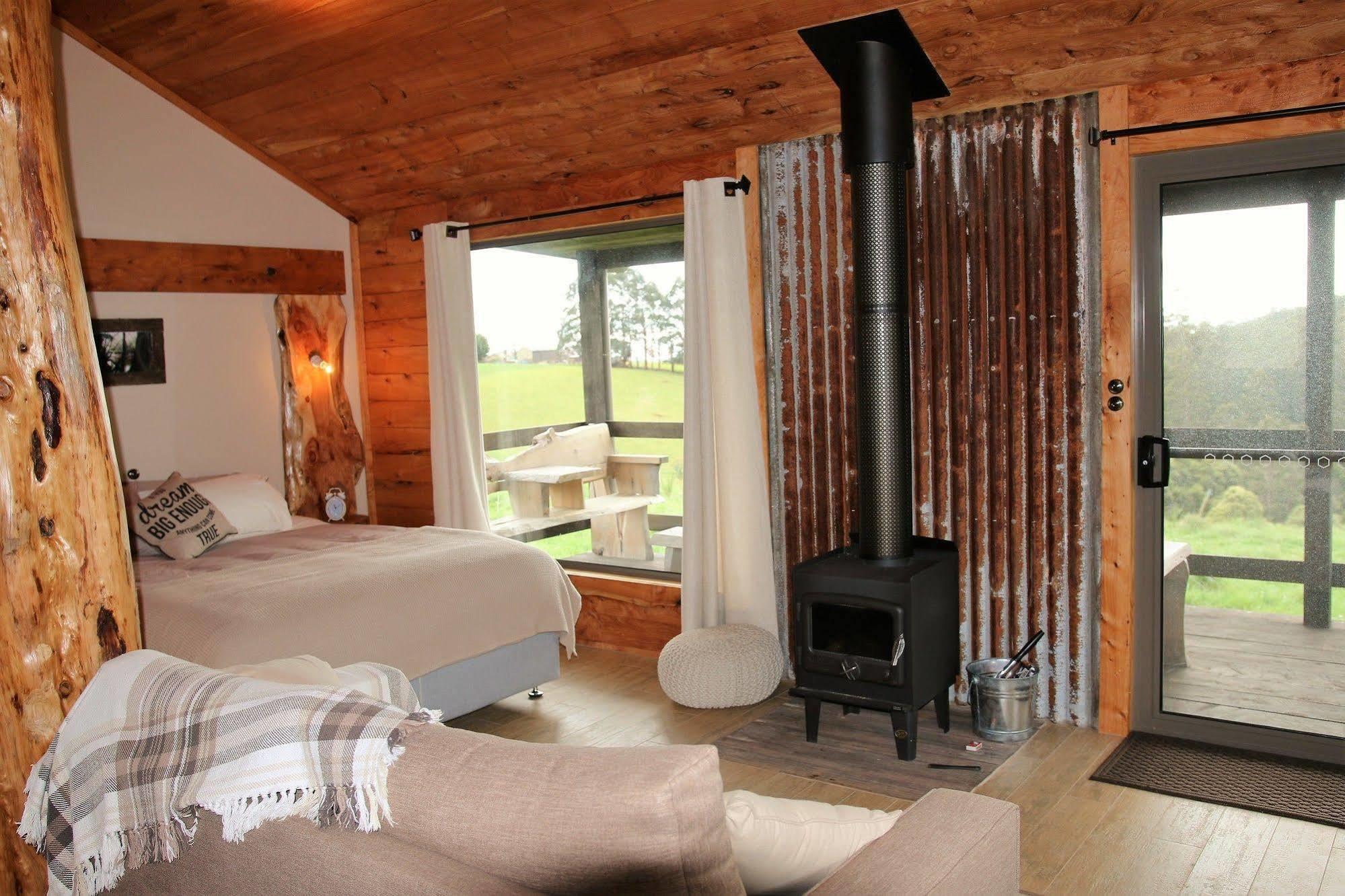 Rustic Hut Bush Retreat Bed & Breakfast Penguin Ngoại thất bức ảnh