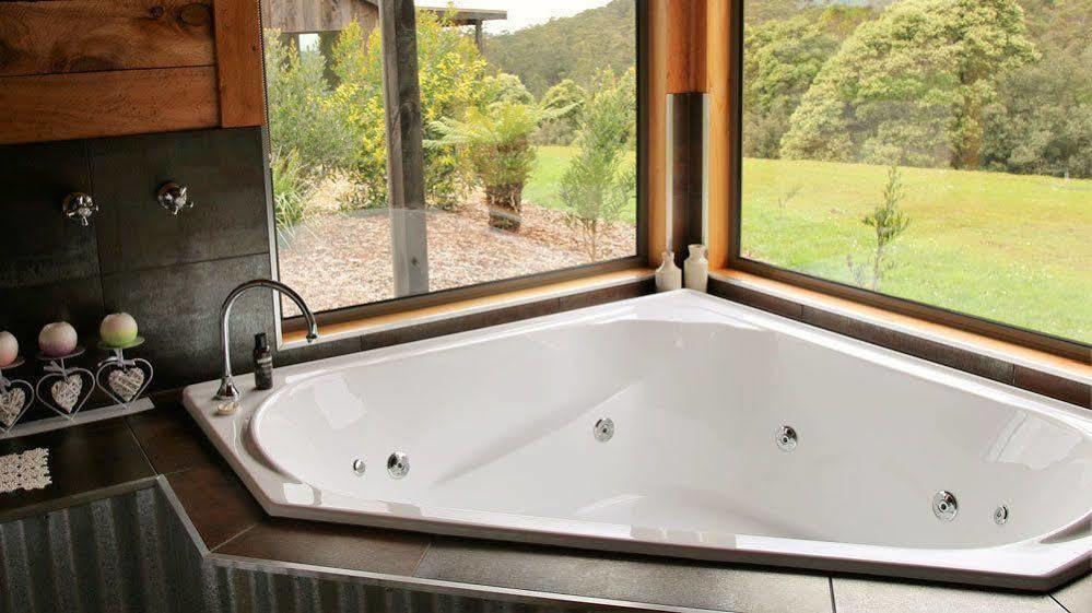 Rustic Hut Bush Retreat Bed & Breakfast Penguin Ngoại thất bức ảnh