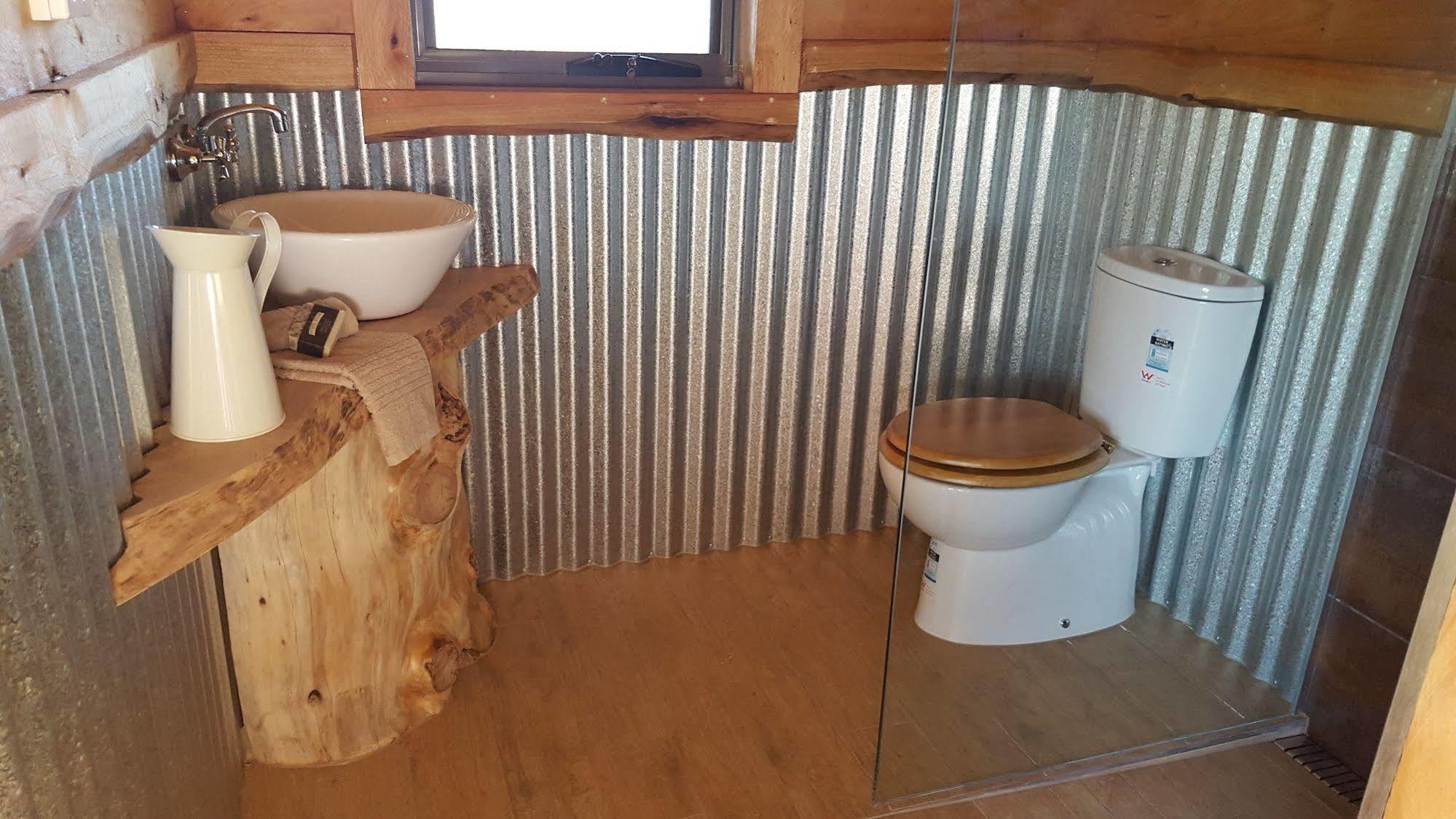 Rustic Hut Bush Retreat Bed & Breakfast Penguin Ngoại thất bức ảnh